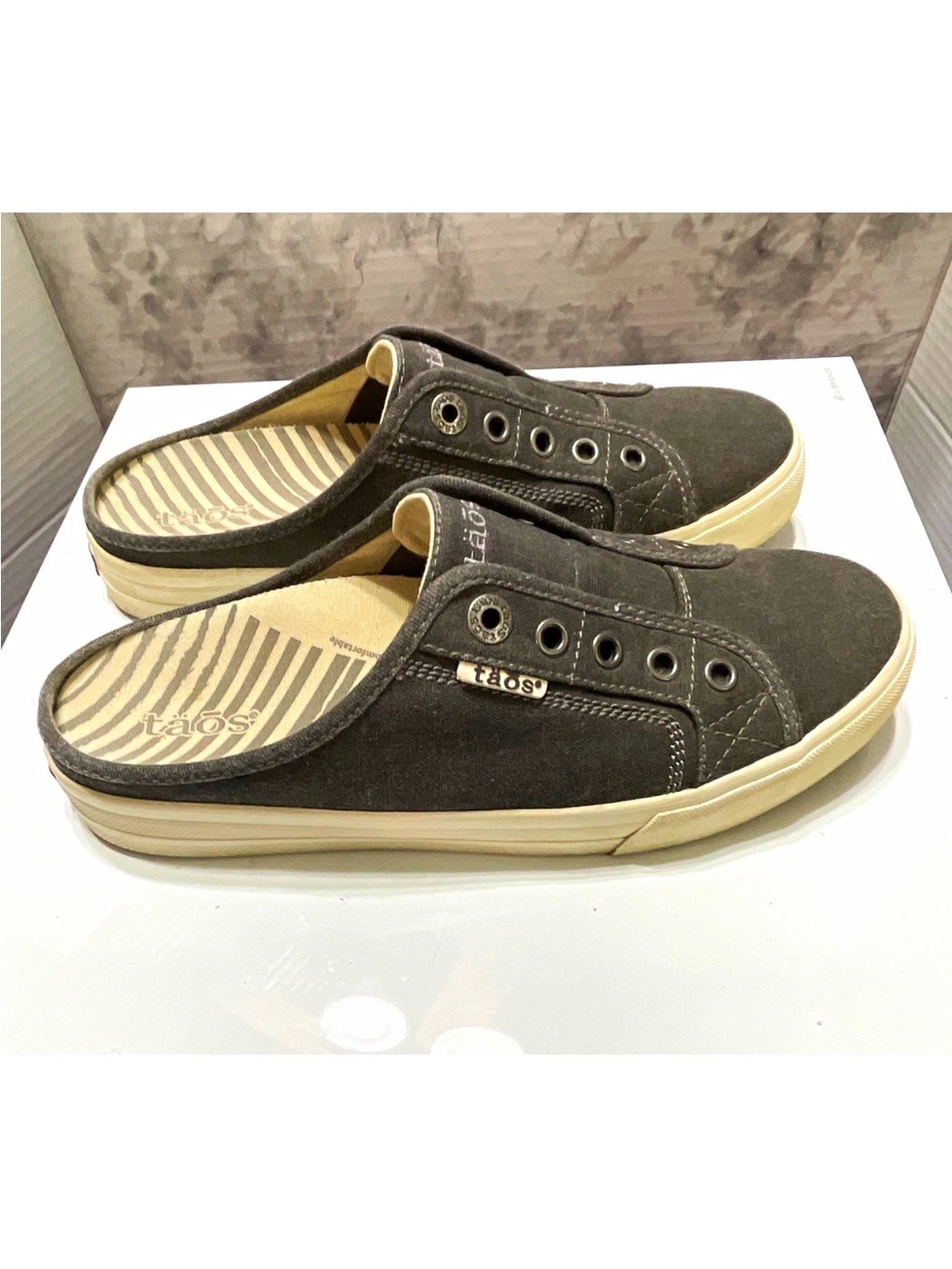 Taos EZ Soul Women's Slip-On Canvas Mule Sneakers Gray Wash Size 8.5 Style 21106